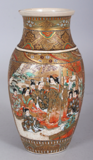 EARLY 20TH CENTURY JAPANESE SATSUMA EARTHENWARE VASE