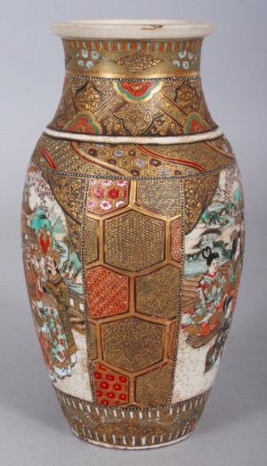 EARLY 20TH CENTURY JAPANESE SATSUMA EARTHENWARE VASE