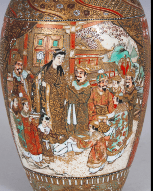 EARLY 20TH CENTURY JAPANESE SATSUMA EARTHENWARE VASE