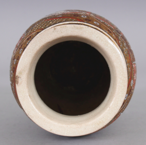 EARLY 20TH CENTURY JAPANESE SATSUMA EARTHENWARE VASE