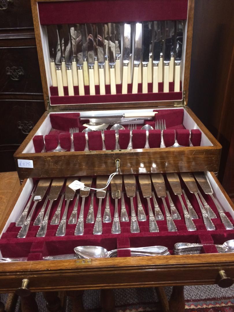 EDWARDIAN CANTEEN OF CUTLERY