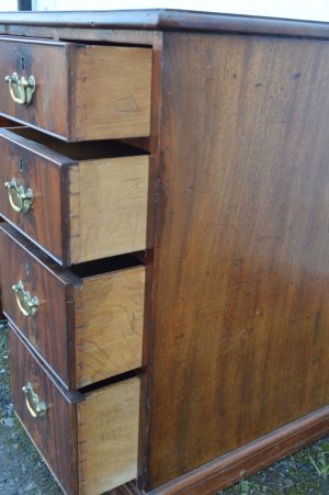 Georgian Mahogany Kneehole desk
