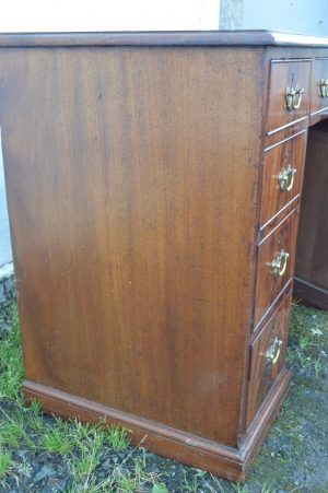 Georgian Mahogany Kneehole desk
