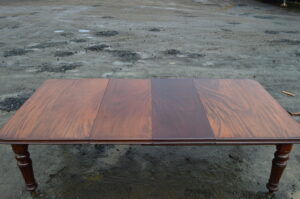 Victorian windout table with 2 leaves