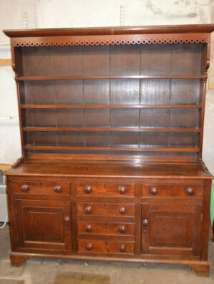 Georgian oak plateback dresser