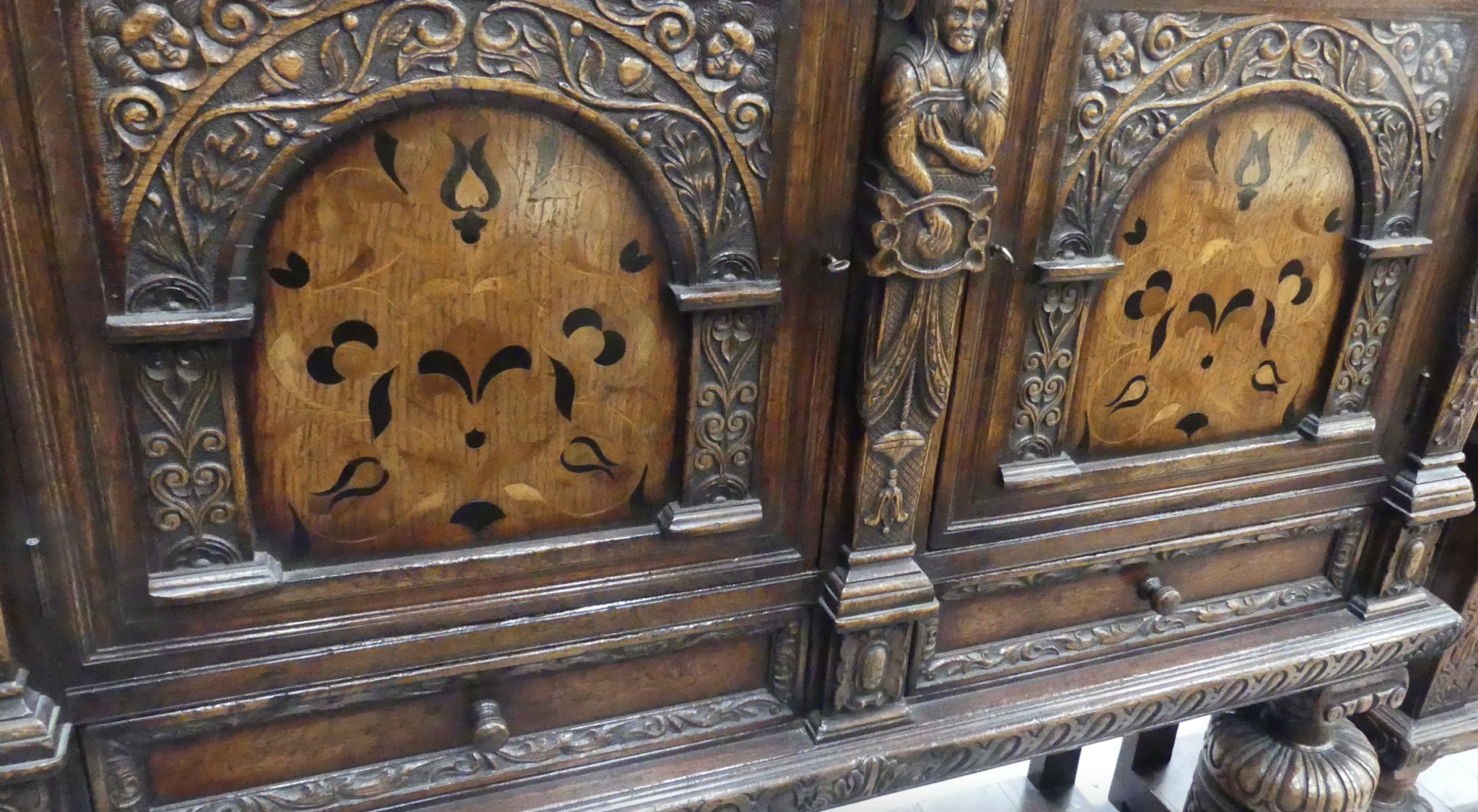 Victorian Court Cupbo