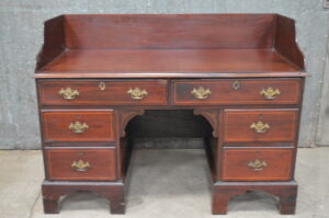 Georgian kneehole desk