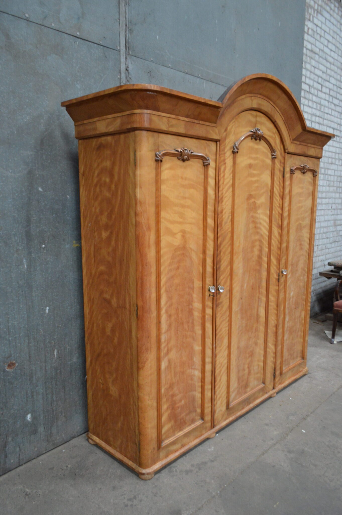 Victorian Maple three pc Bedroom suite