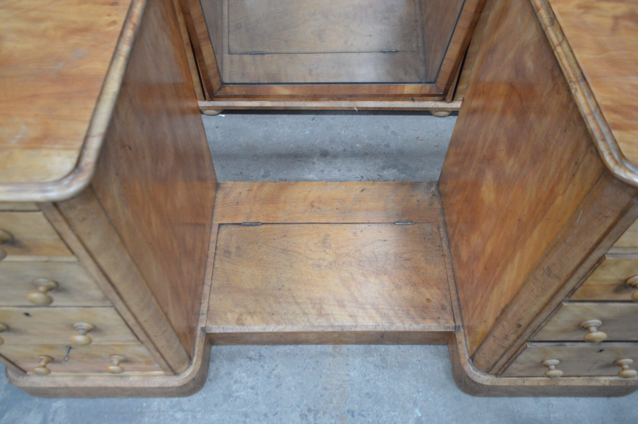 Victorian Maple three pc Bedroom suite