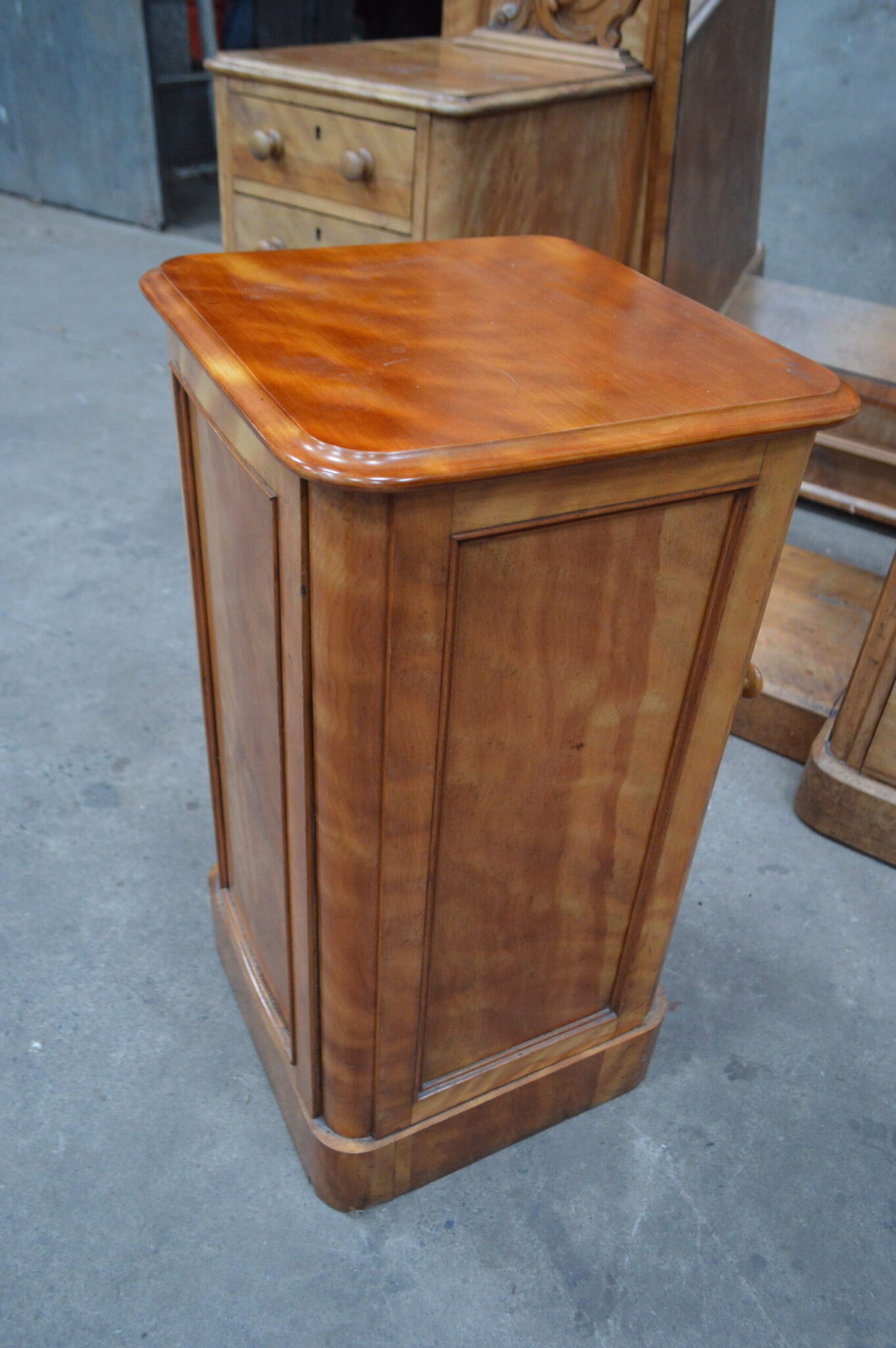 Victorian Maple three pc Bedroom suite