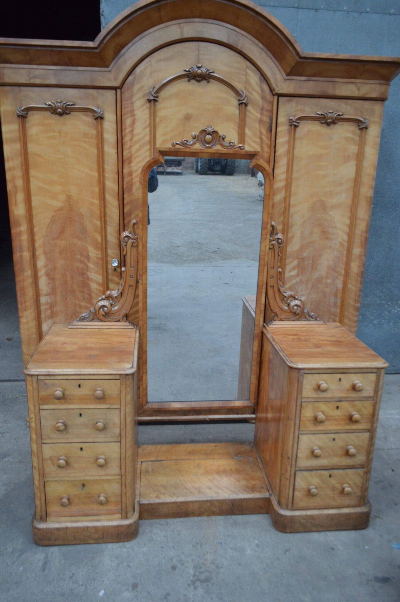 Victorian Maple three pc Bedroom suite