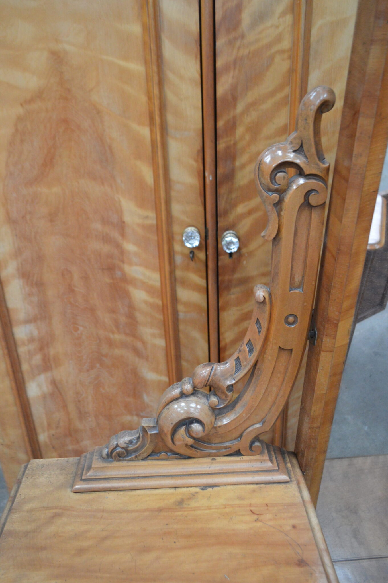 Victorian Maple three pc Bedroom suite