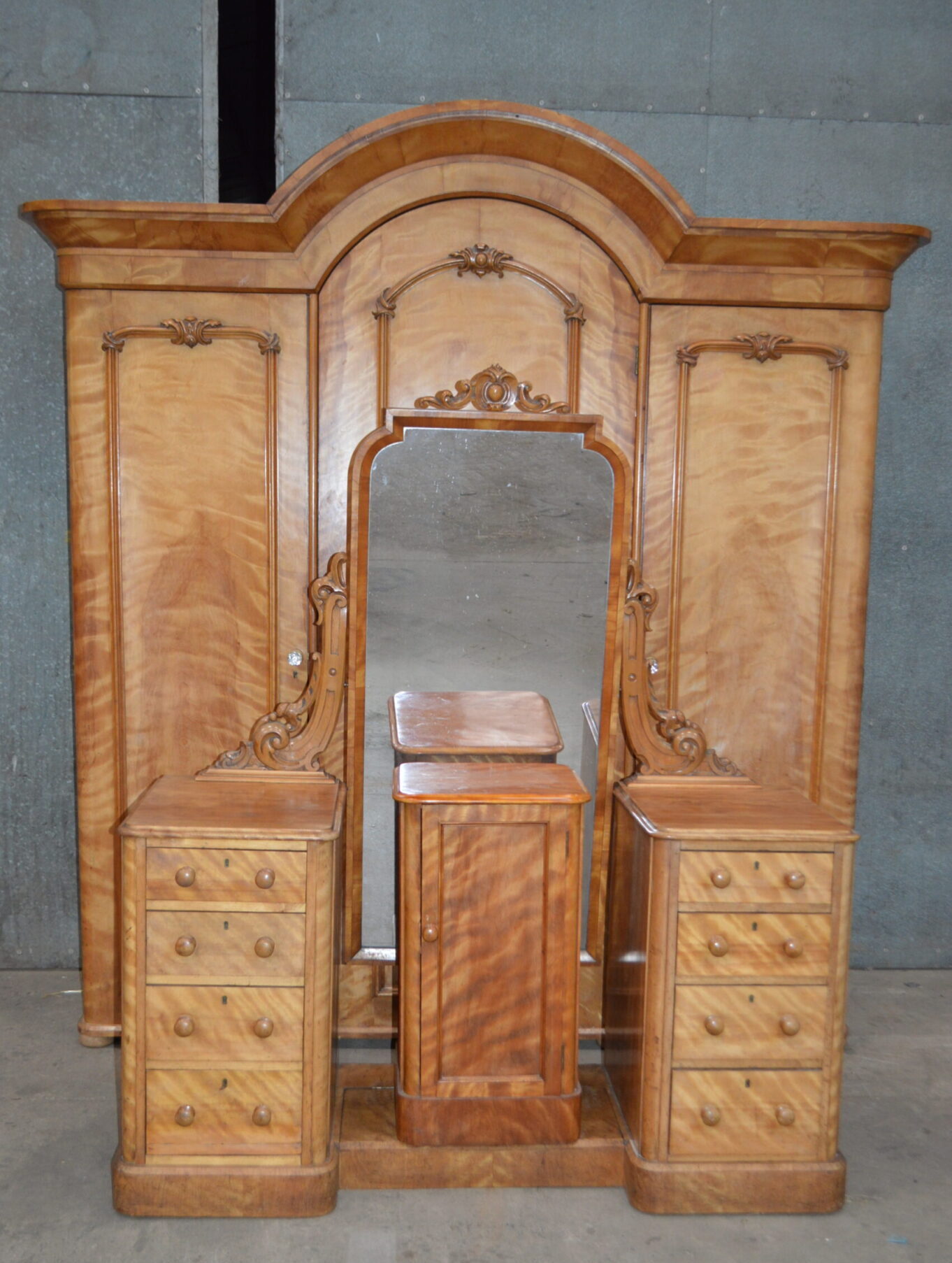 Victorian Maple three pc Bedroom suite