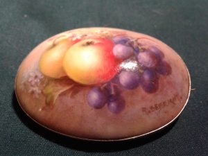 Worcester gold mounted fallen fruits brooch, by Richard Sebright