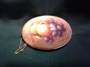 Worcester gold mounted fallen fruits brooch, by Richard Sebright