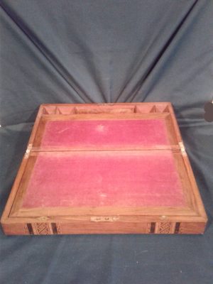 Victorian large Walnut lap desk