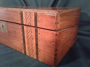 Victorian large Walnut lap desk