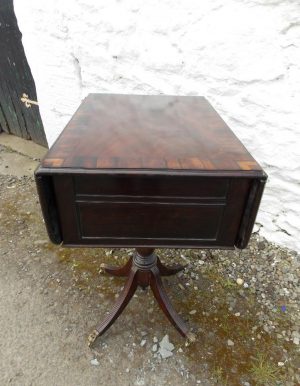Small Georgian mahogany & rosewood pembroke table