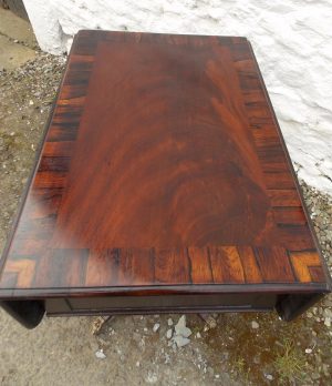Small Georgian mahogany & rosewood pembroke table