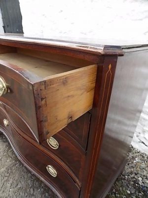 Georgian serpentine mahogany chest of drawers.