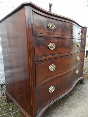 Georgian serpentine mahogany chest of drawers.
