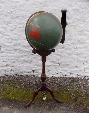 Georama Fleet St London. Free standing Globe