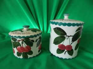A Wemyss pottery cylindrical biscuit barrel with cover,