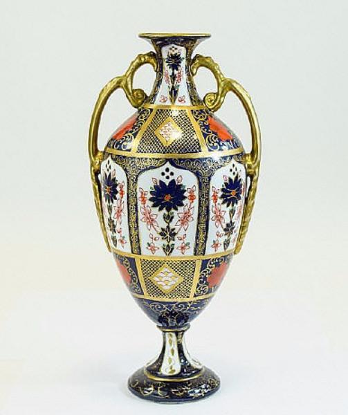 Derby twin handle urn. (Imari Pattern)