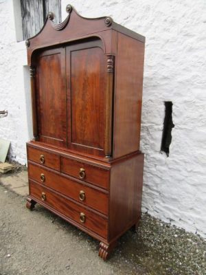 Georgian mahogany linen press (Irish)