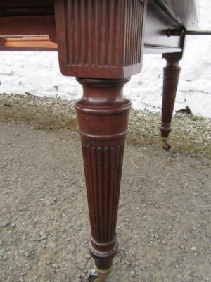 Victorian mahogany extending wind out table