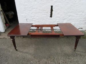 Victorian mahogany extending wind out table