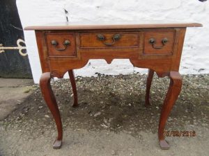 Georgian mahogany lowboy