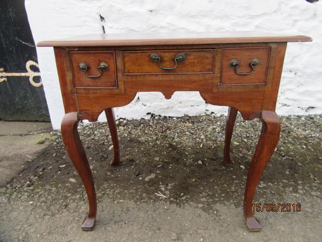 Georgian mahogany lowboy