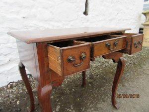 Georgian mahogany lowboy