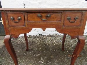 Georgian mahogany lowboy