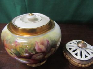 Worcester Trumpet vase by Shuck 1938