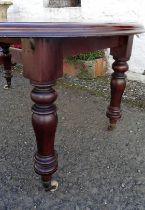 Victorian mahogany 1 leaf dining table